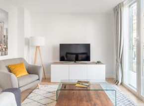 Charming 1-Bedroom Apartment in Central Madrid Stylish Retreat for 2, Alonso Martinez I